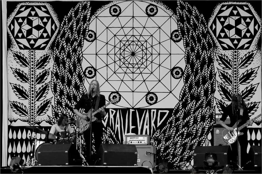 Graveyard + Support Skraeckoedlan