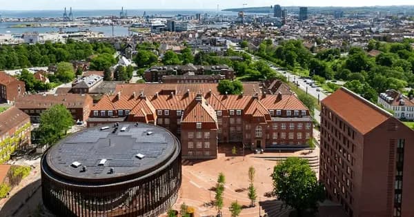 City Walk - From Municipal Hospital to University Town