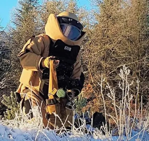 Bomb Disposal: The Hunt for the Next Roadside Bomb