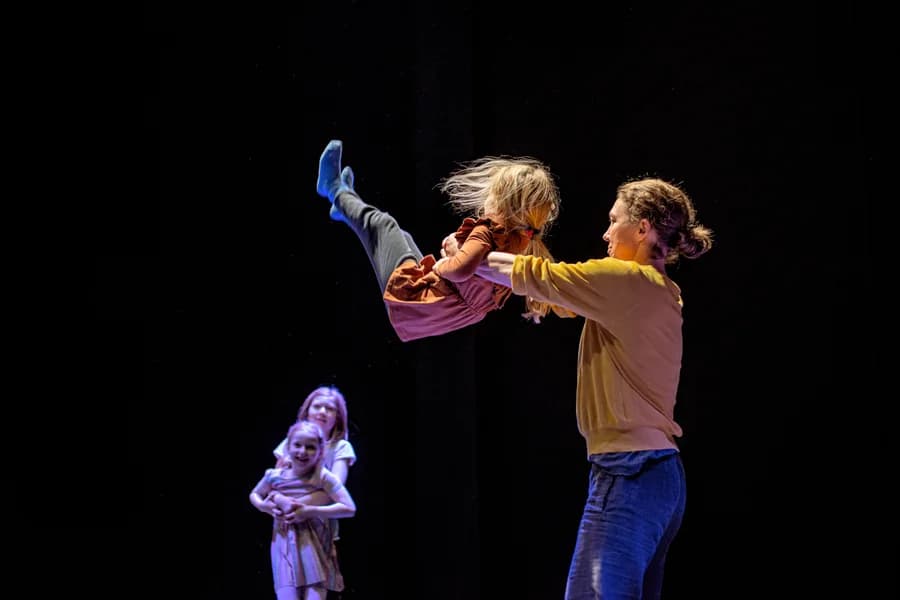 Family Dance. Teaterhuset Filuren