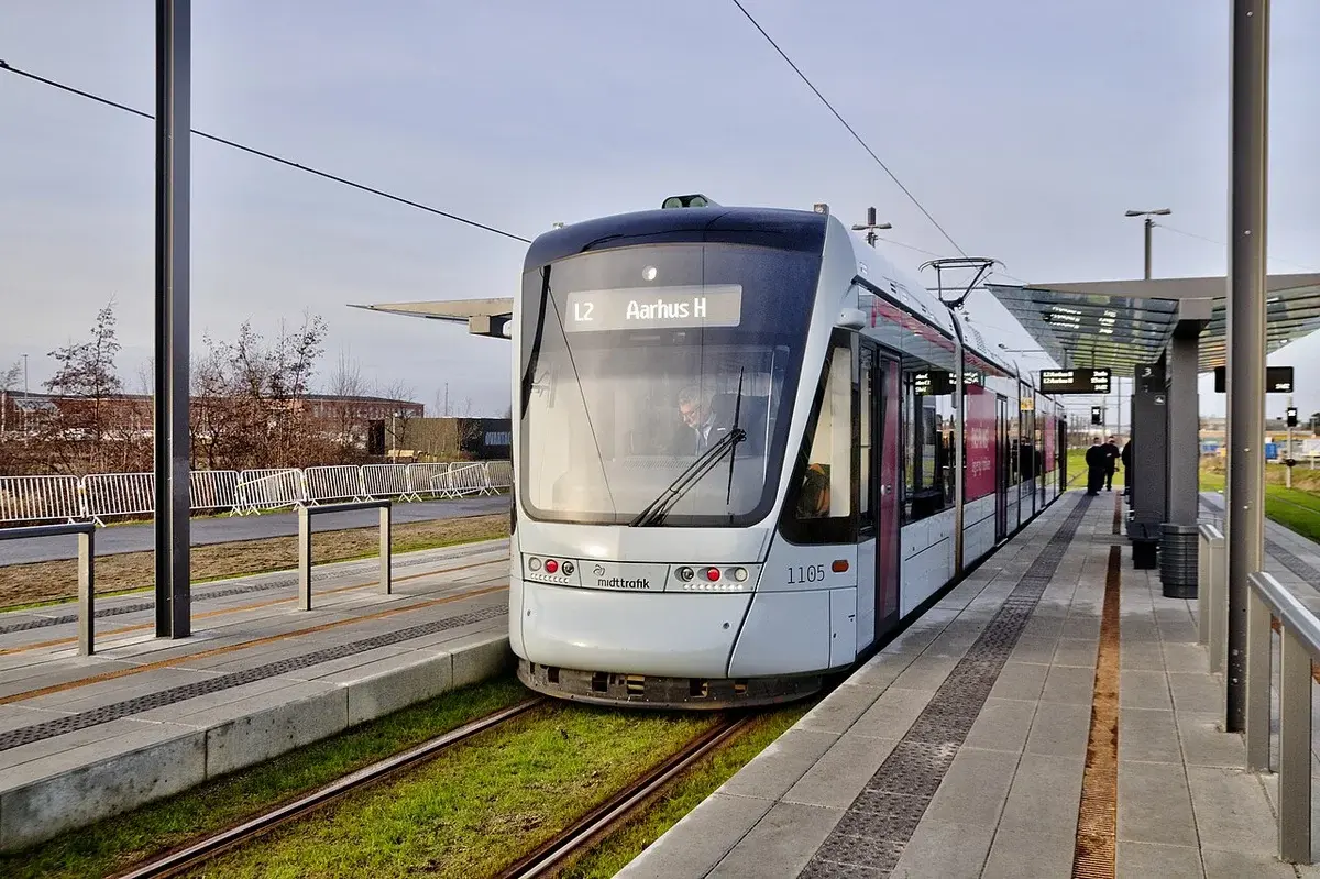 Stadler Variobahn tram on route L2 at Universitetshospitalet Skejby station in Aarhus.