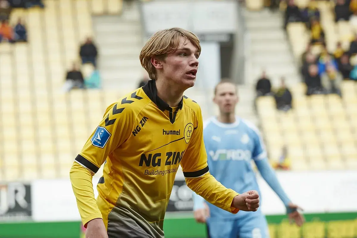 Jeppe Kjær Jensen in yellow AC Horsens jersey during football match
