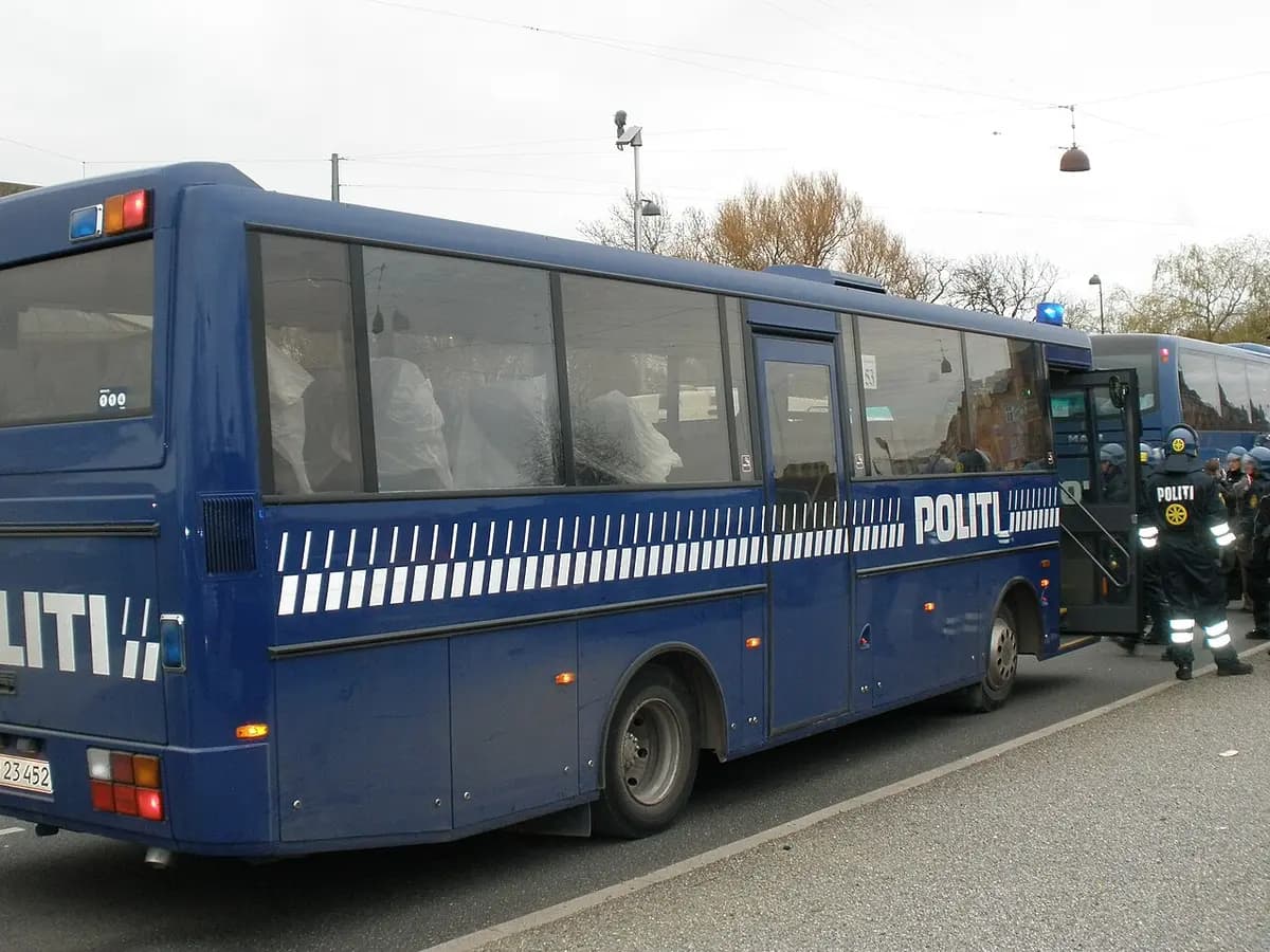 Københavns Politi Volvobus h.jpg